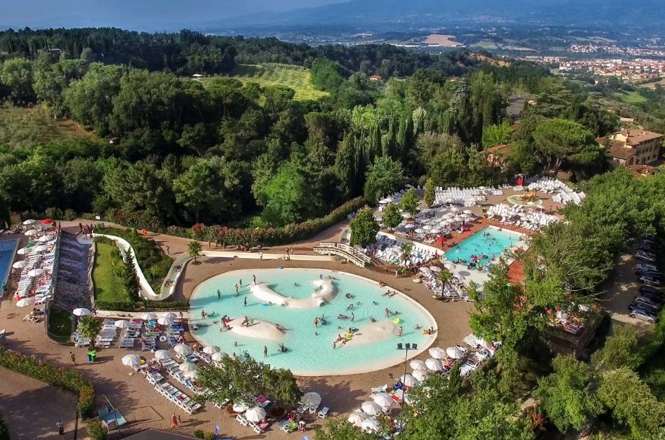 Norcenni Girasole Club has a beautiful setting and there's plenty to do on-site