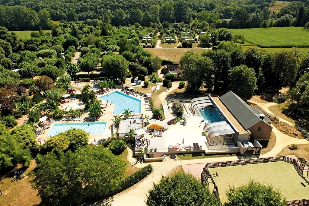 Camping Le Paradis in Dordogne, France has loads to do like guided mountain bike tours