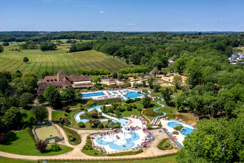 St Avit Loisirs in Dordogne, France has Lush, green surroundings and a great pool complex